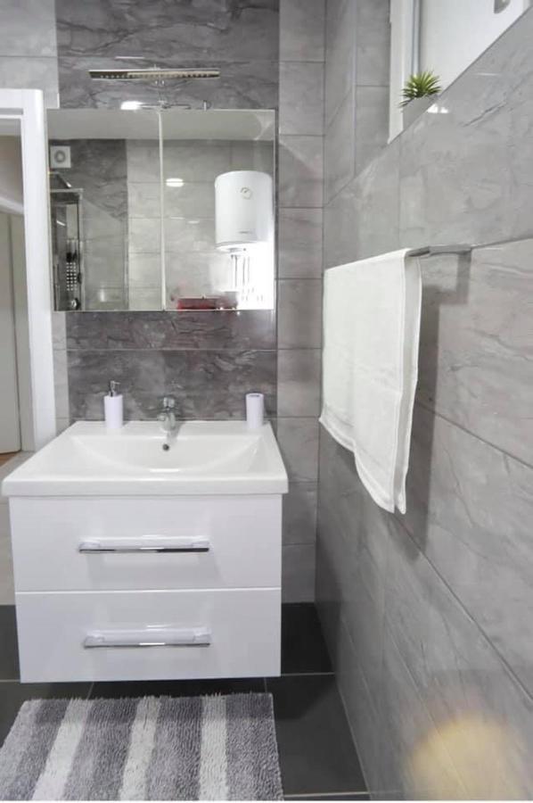 Apartments Nikic Bibinje Exterior photo